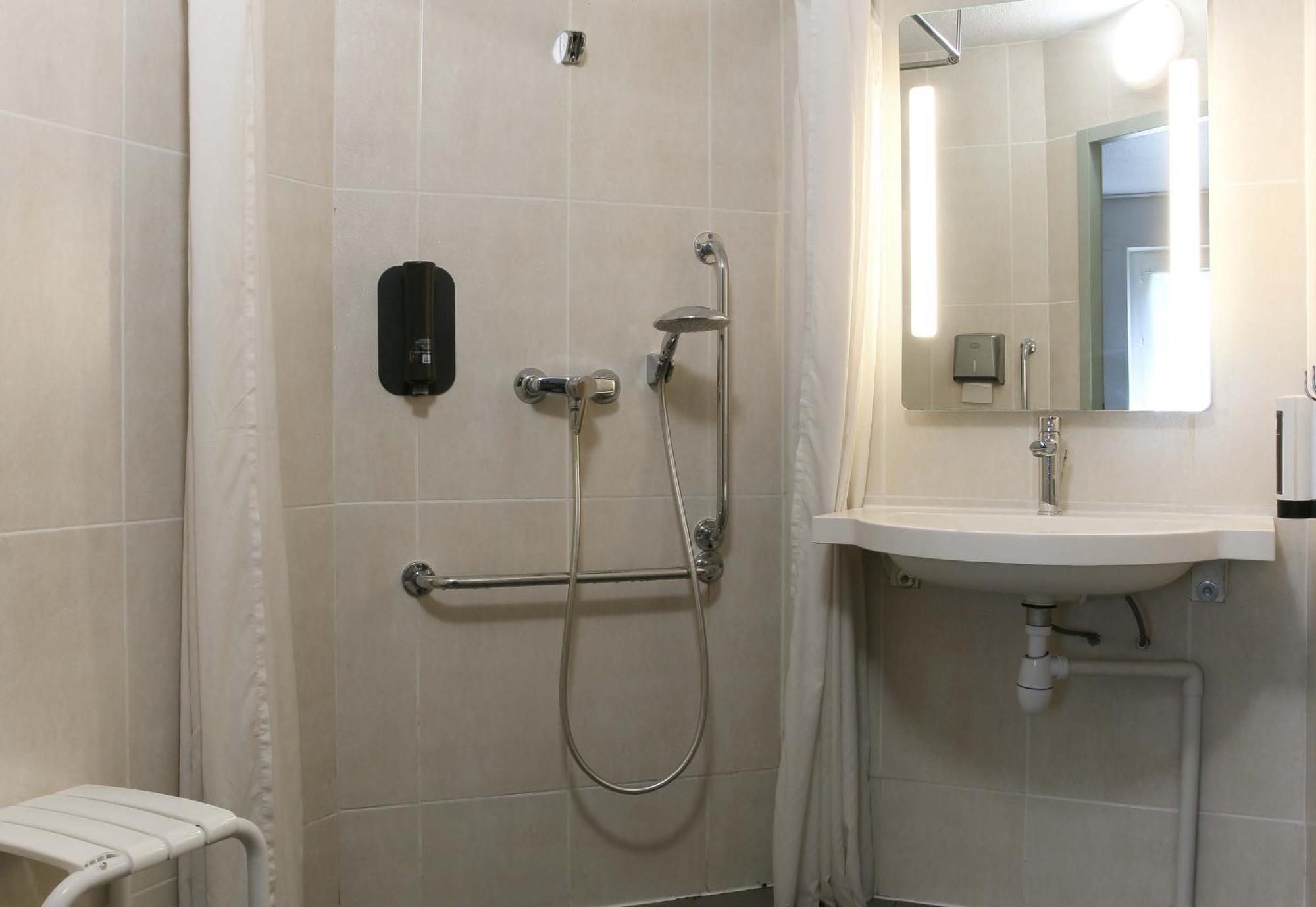 B&B HOTEL Fréjus Roquebrune-sur-Argens Exterior foto